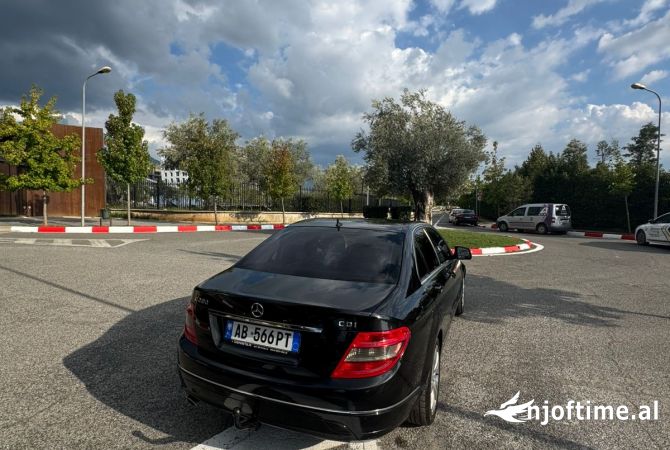 Makina ne shitje  ne Tirane - 7,200 Euro