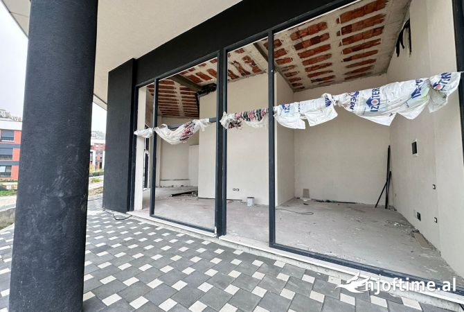 Ambjent biznesi me qera 2+1 ne Tirane - 1,500 Euro