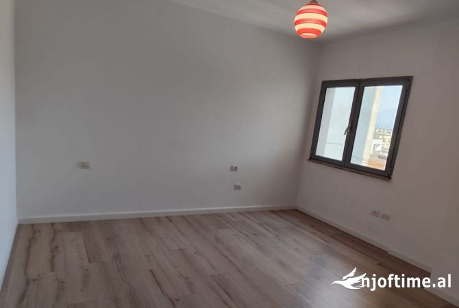 Shtepi ne shitje 1+1 ne Tirane - 140,000 Euro