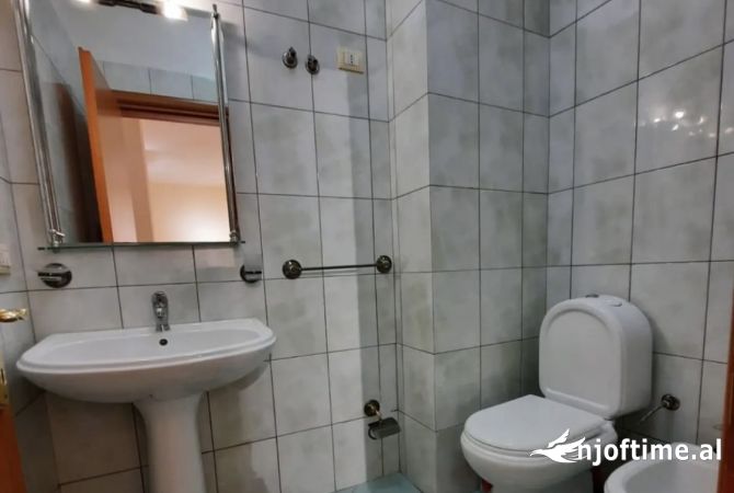 Shtepi me qera 4+1 ne Tirane - 800 Euro