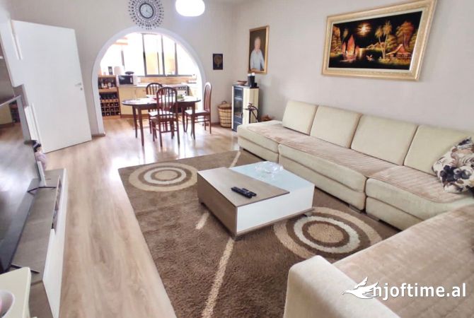 Shtepi me qera 2+1 ne Tirane - 620 Euro