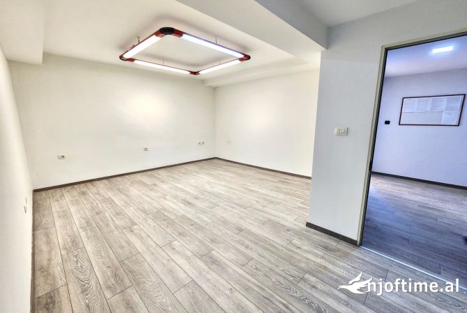 Ambjent biznesi me qera 3+1 ne Tirane - 850 Euro