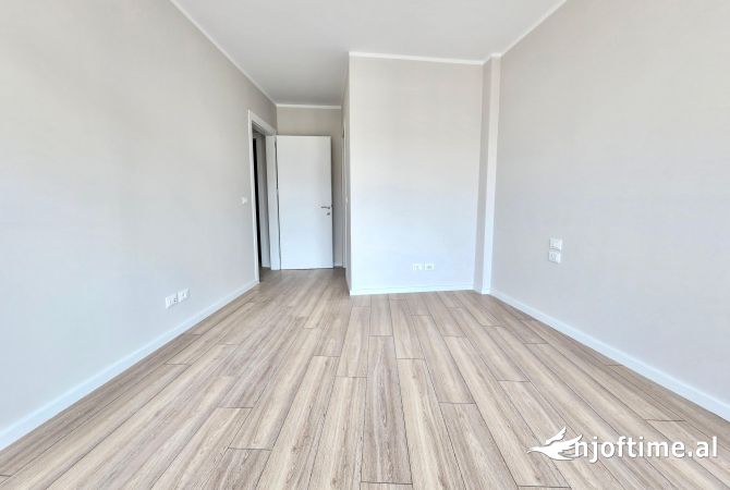 Ambjent biznesi me qera 3+1 ne Tirane - 1,200 Euro