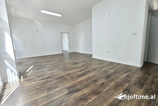 Ambjent biznesi me qera 3+1 ne Tirane - 800 Euro