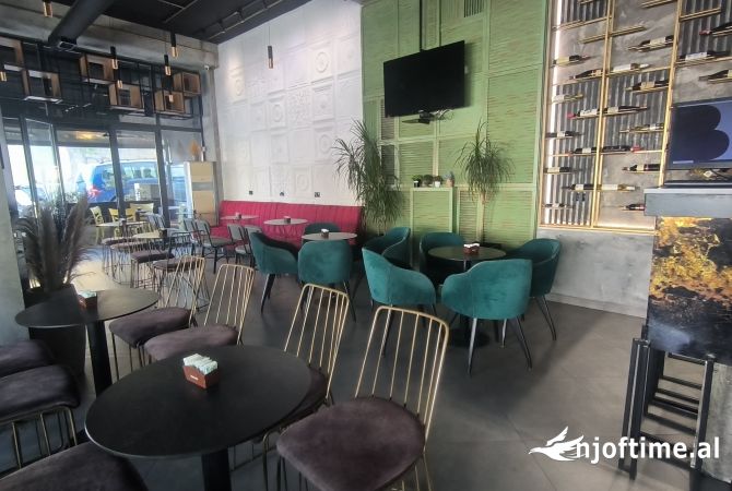 Ambiente Commerciale in Vendita 2+1 a Tirana - 599,000 Euro