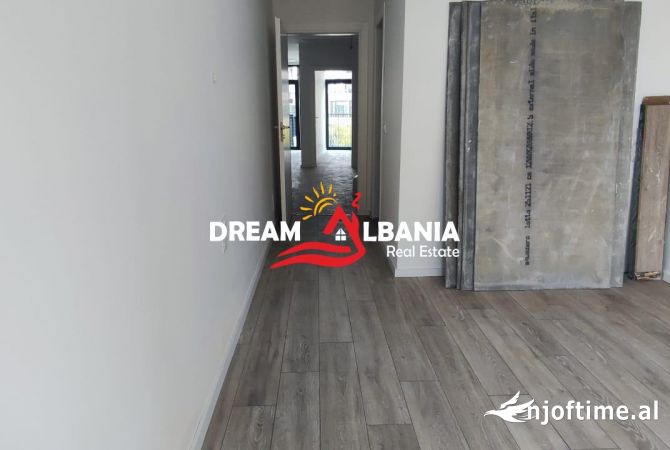 Ambjent biznesi me qera 3+1 ne Tirane - 1,300 Euro