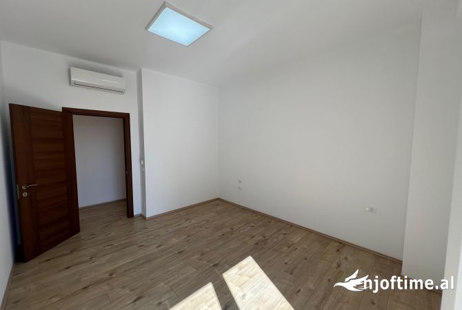 Ambjent biznesi me qera 3+1 ne Tirane - 700 Euro