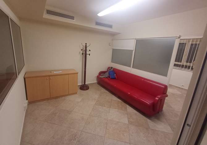 Ambjent biznesi me qera 3+1 ne Tirane - 700 Euro