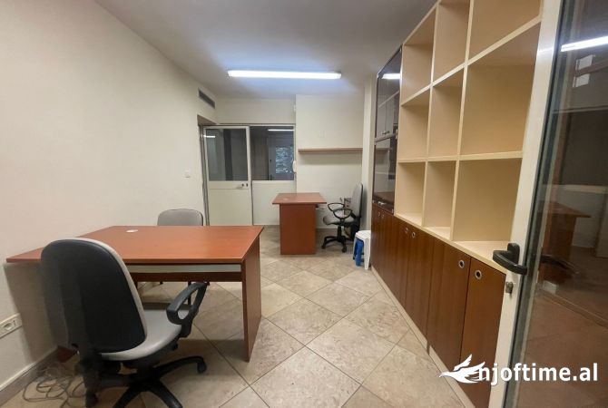 Ambjent biznesi me qera 3+1 ne Tirane - 650 Euro