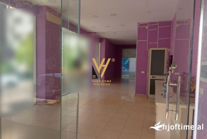 Ambiente Commerciale in Affitto 1+1 a Tirana - 400 Euro